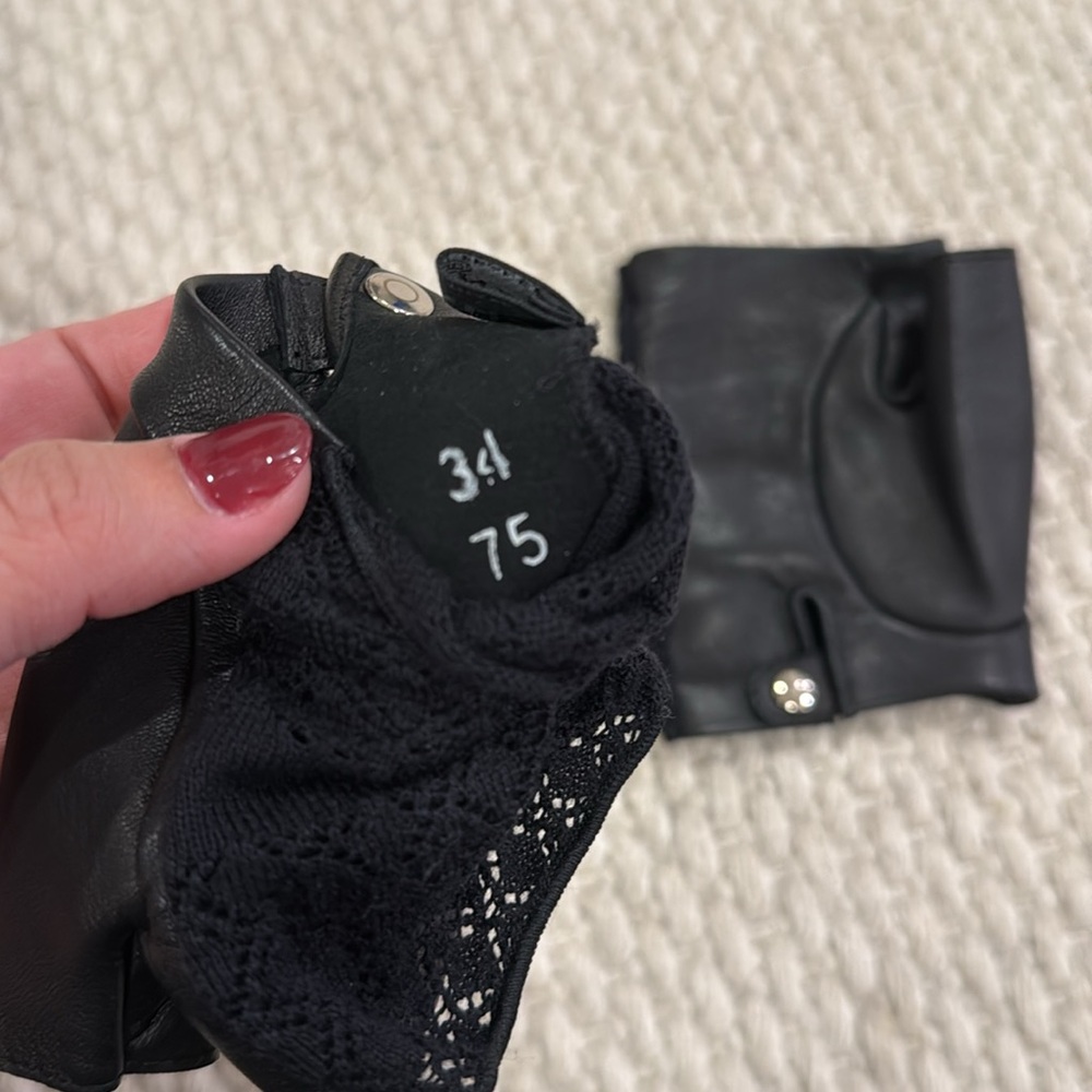 Chanel Fingerless Leather and Lace Gloves Size 7.5 - Picture 5 of 6